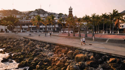 Puerta Vallarta and all of Jalisco are under a level 3 travel advisory as of this writing.  Video by Los Muertos Crew.
